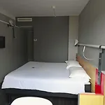 Ibis 호텔
