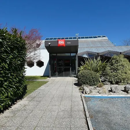 Ibis ホテル サント