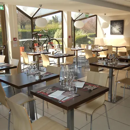 ホテル Ibis サント