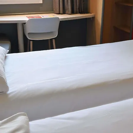 Ibis ホテル サント