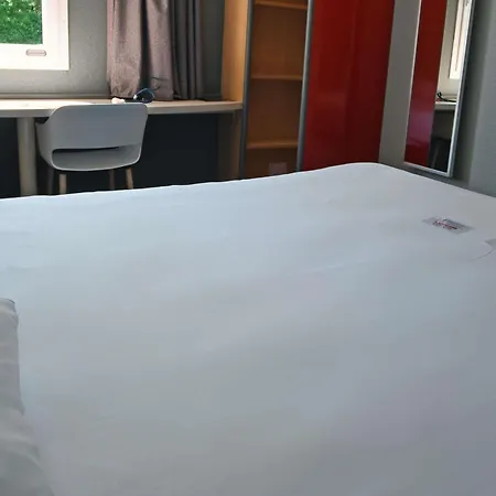 ホテル Ibis サント