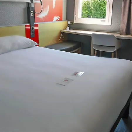 Ibis ホテル サント