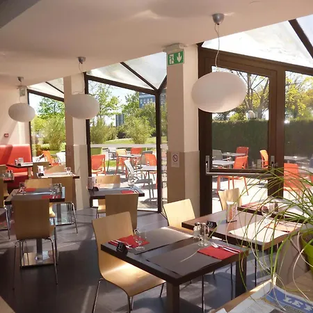Ibis ホテル 3*